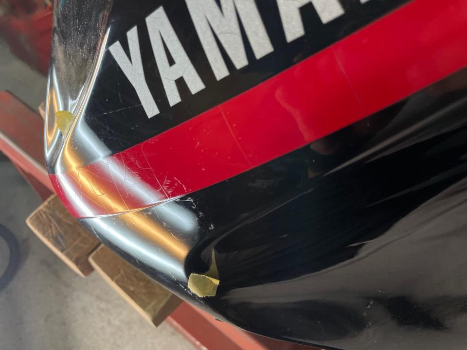 兵庫県のヤマハFZR1000のバイクタンクをデントリペアで修理後