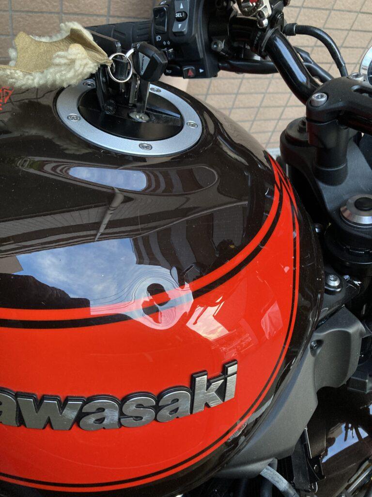 神奈川県のカワサキZ900RSのバイクタンクをデントリペアお客様からの写真