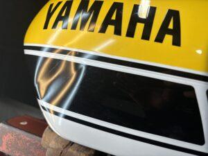 ヤマハ XJR1200のバイクタンクをデントリペアで凹み修理前