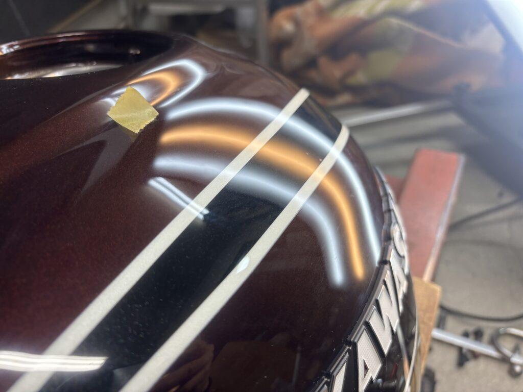 カワサキZ900RSのバイクタンクをデントリペアで凹み修理後