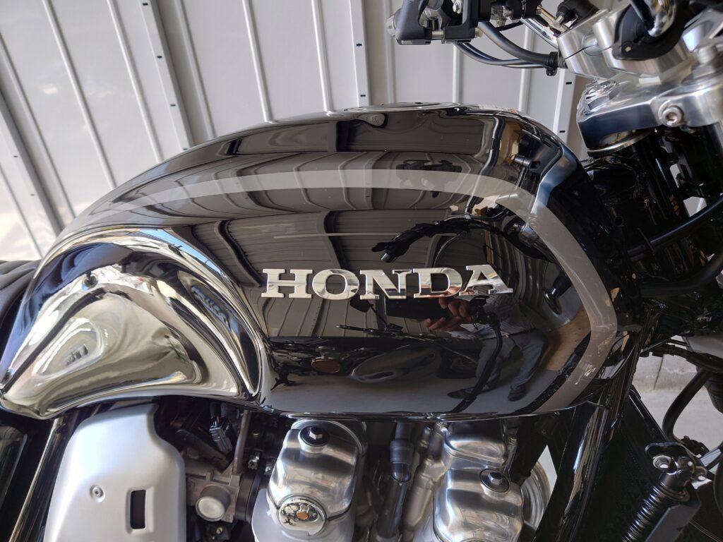ホンダ CB1100EXのバイクタンクをデントリペアで凹み修理前お客様から写真