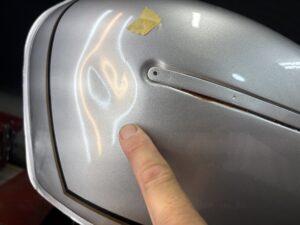 カワサキKZ1000Jのバイクタンクをデントリペアで凹み修理前