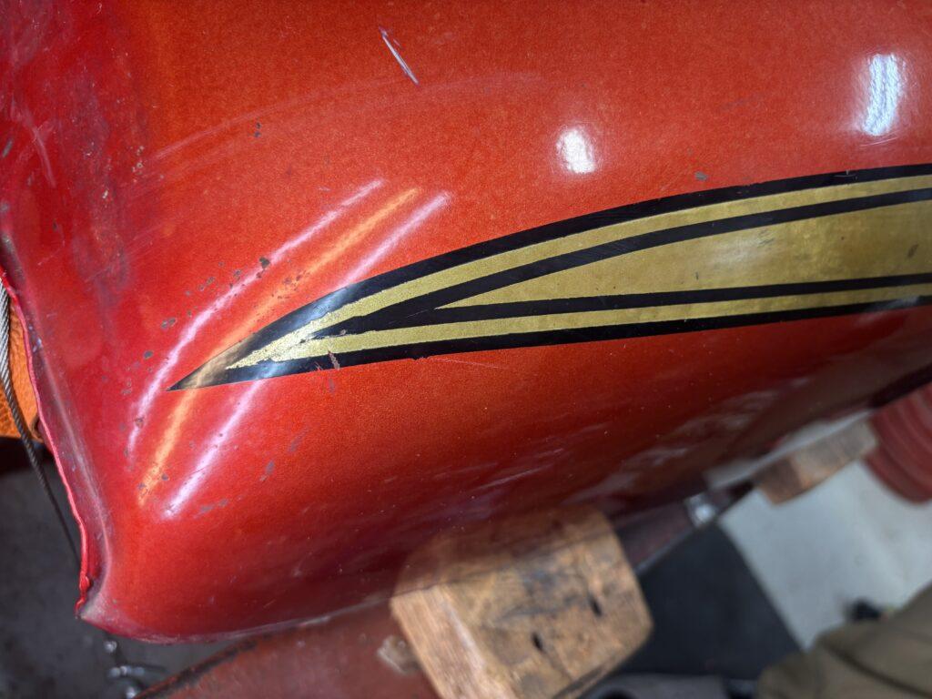 ホンダCB750のバイクタンクをデントリペアで凹み修理後1