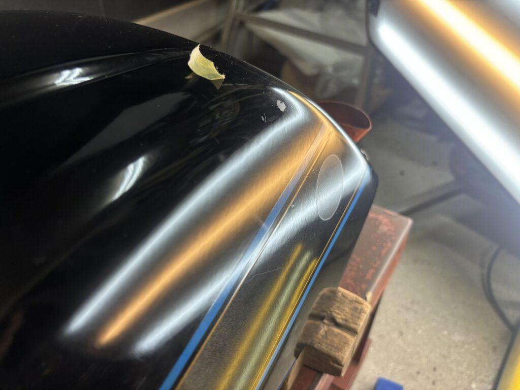 ホンダCB750FBのバイクタンクの凹みをデントリペアで修理後