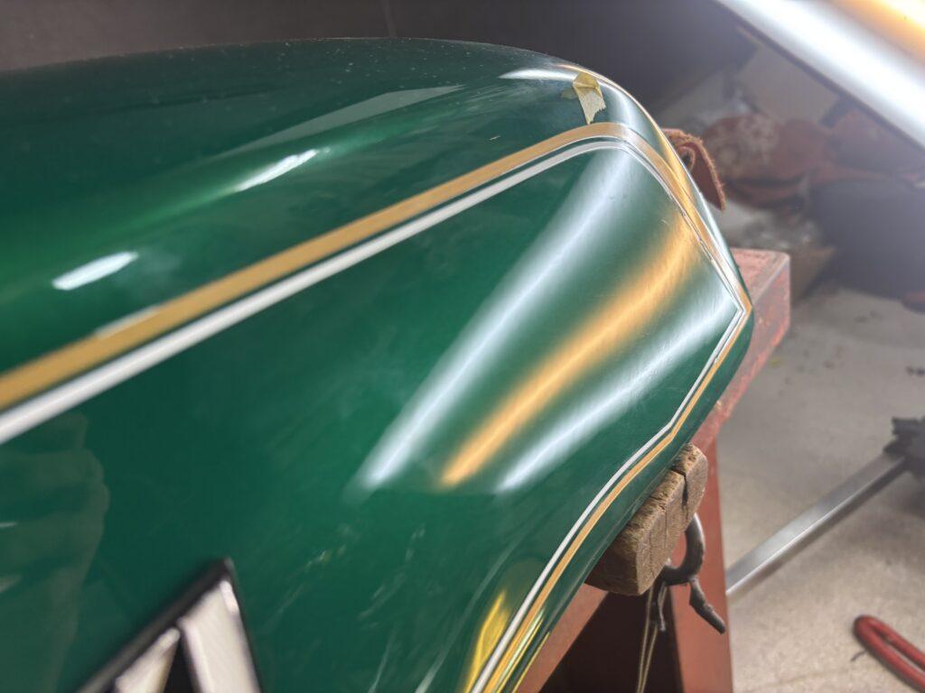カワサキZ250FTのバイクタンクをデントリペアで凹み修理後
