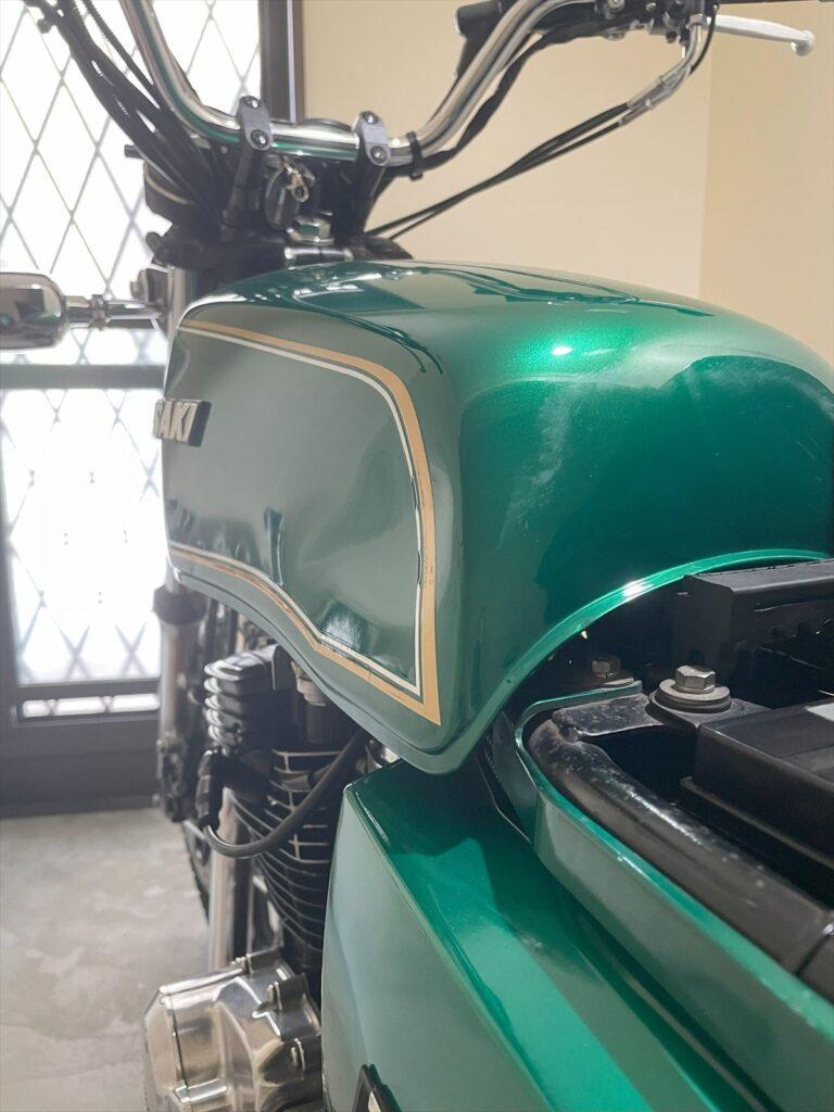 カワサキZ250FTのバイクタンクをデントリペアで凹み修理前お客様の写真