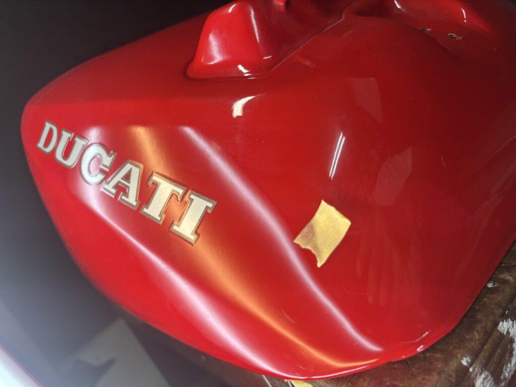 ドゥカティ900SLのバイクタンクをデントリペアで凹み修理後2