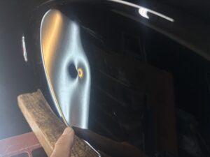 ホンダCB1100のバイクタンクをデントリペアで凹み修理前