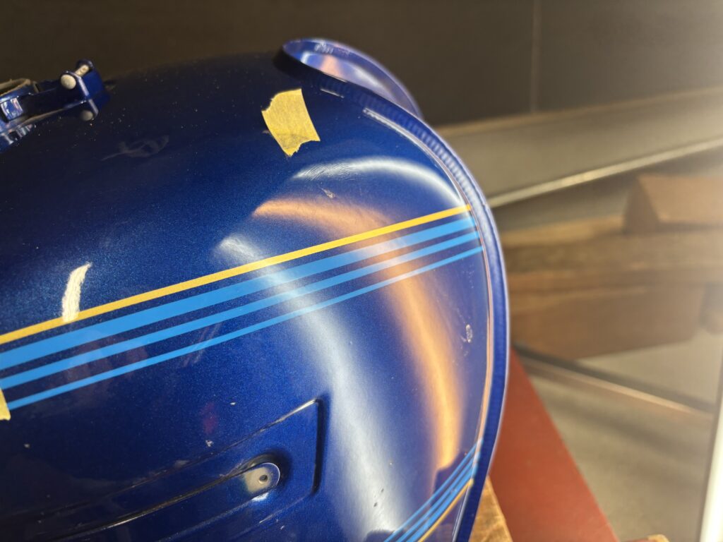 カワサキKZ650のバイクタンクをデントリペアで凹み修理後前方