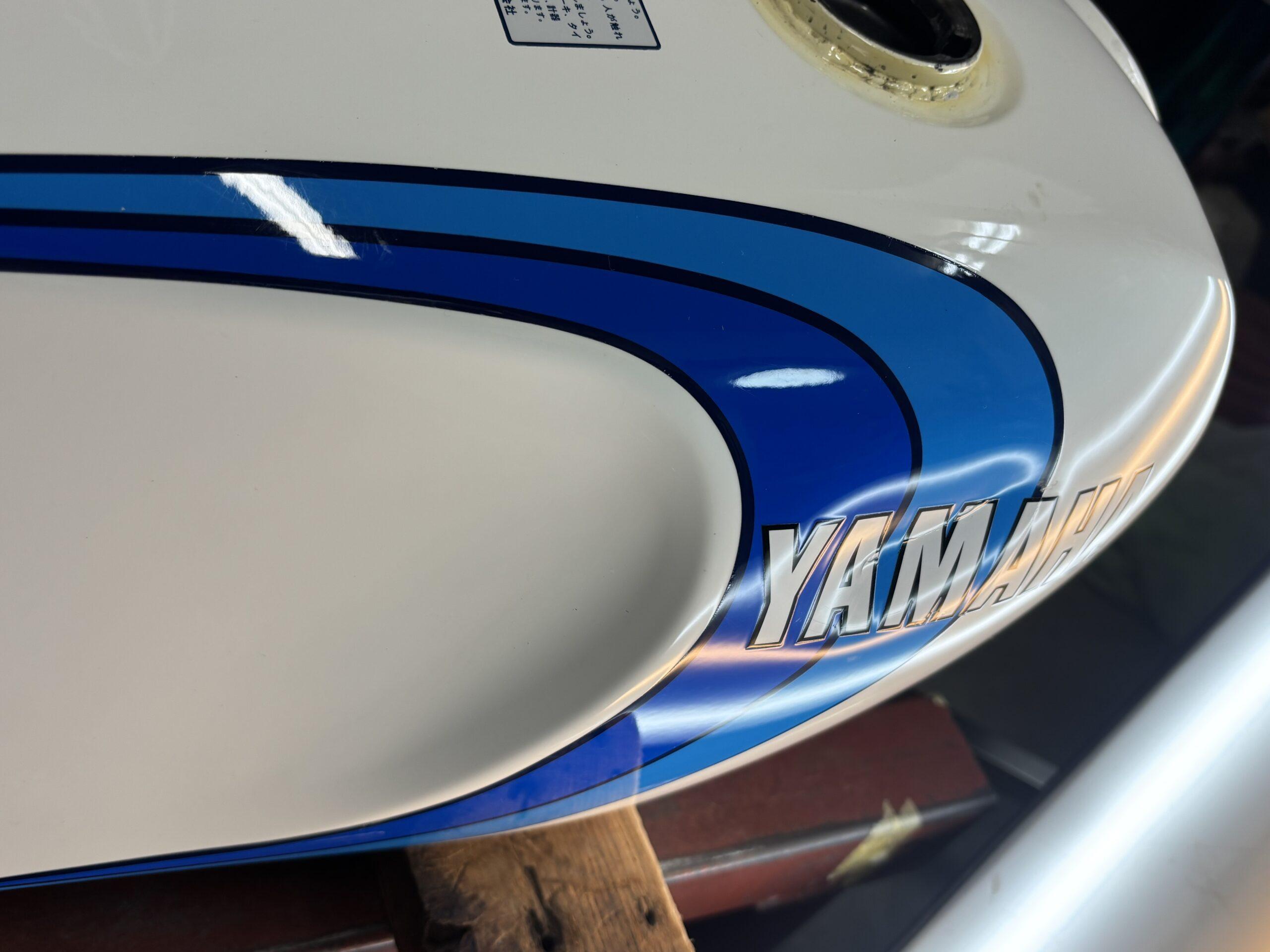 ヤマハRZ350のバイクタンクをデントリペアで凹み修理前