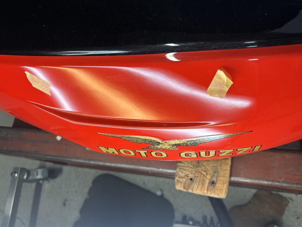 モト・グッツィ V35イモラのバイクタンクをデントリペアで凹み修理後2