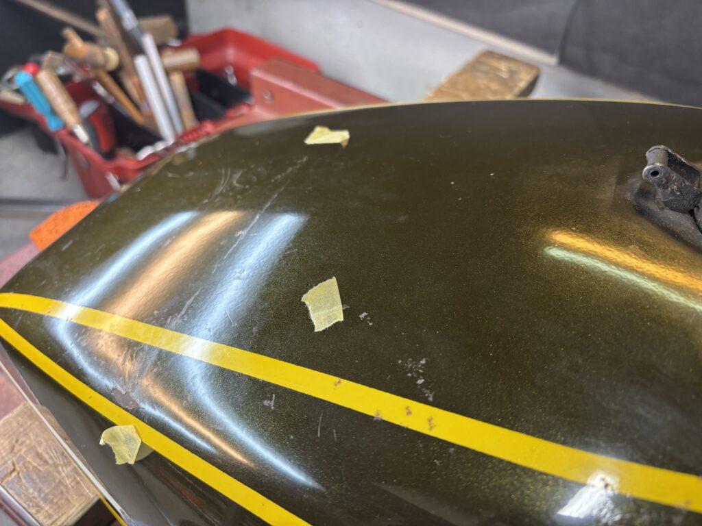 カワサキZ1のバイクタンクをデントリペアで凹み修理後2